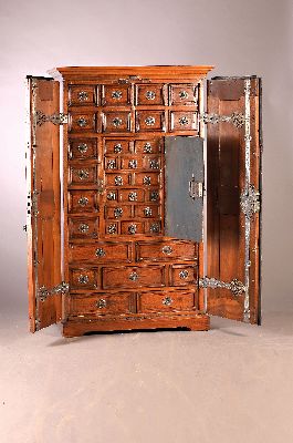 26968803b - Seltener Tresorschrank/ Barock-Schrank, süddeutsch, um 1700, Nußbaum massiv, ...
