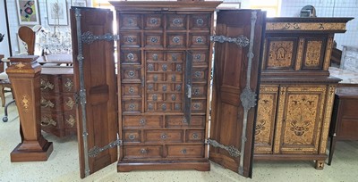 26968803g - Seltener Tresorschrank/ Barock-Schrank, süddeutsch, um 1700, Nußbaum massiv, ...