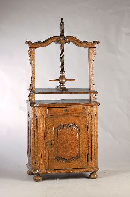 Image Kleiner Barockschrank mit Aufsatz, um 1760, Eiche massiv, eintüriger Korpus mit ...