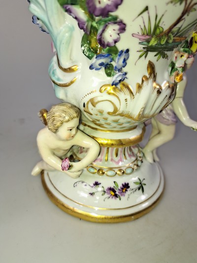 26968852d - Paar Potpourri-Vasen, nach Vorbild von Meissen, Porzellan, Deckel mit Durchbrucharbeit, ...