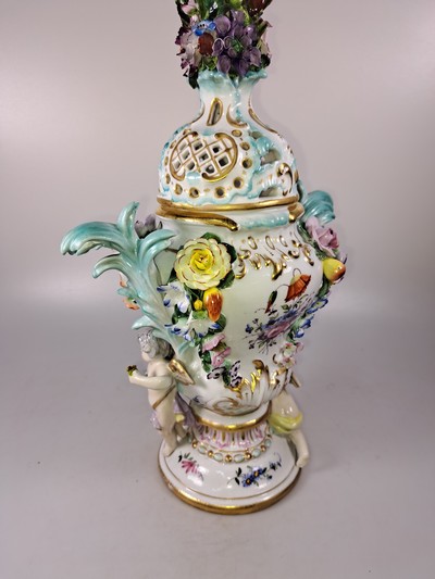 26968852h - Paar Potpourri-Vasen, nach Vorbild von Meissen, Porzellan, Deckel mit Durchbrucharbeit, ...