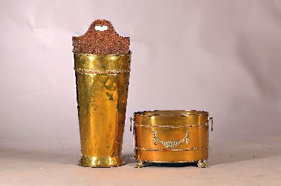 Image 26968862 - Zwei Messinggefäße, wohl England, um 1900, Becken mit Blecheinsatz, auf ...