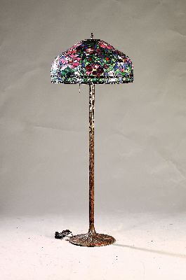 Image Stehlampe im Tiffanystil, wohl 80er Jahre, Bronzefuß in Form eines Baumstammes, ...