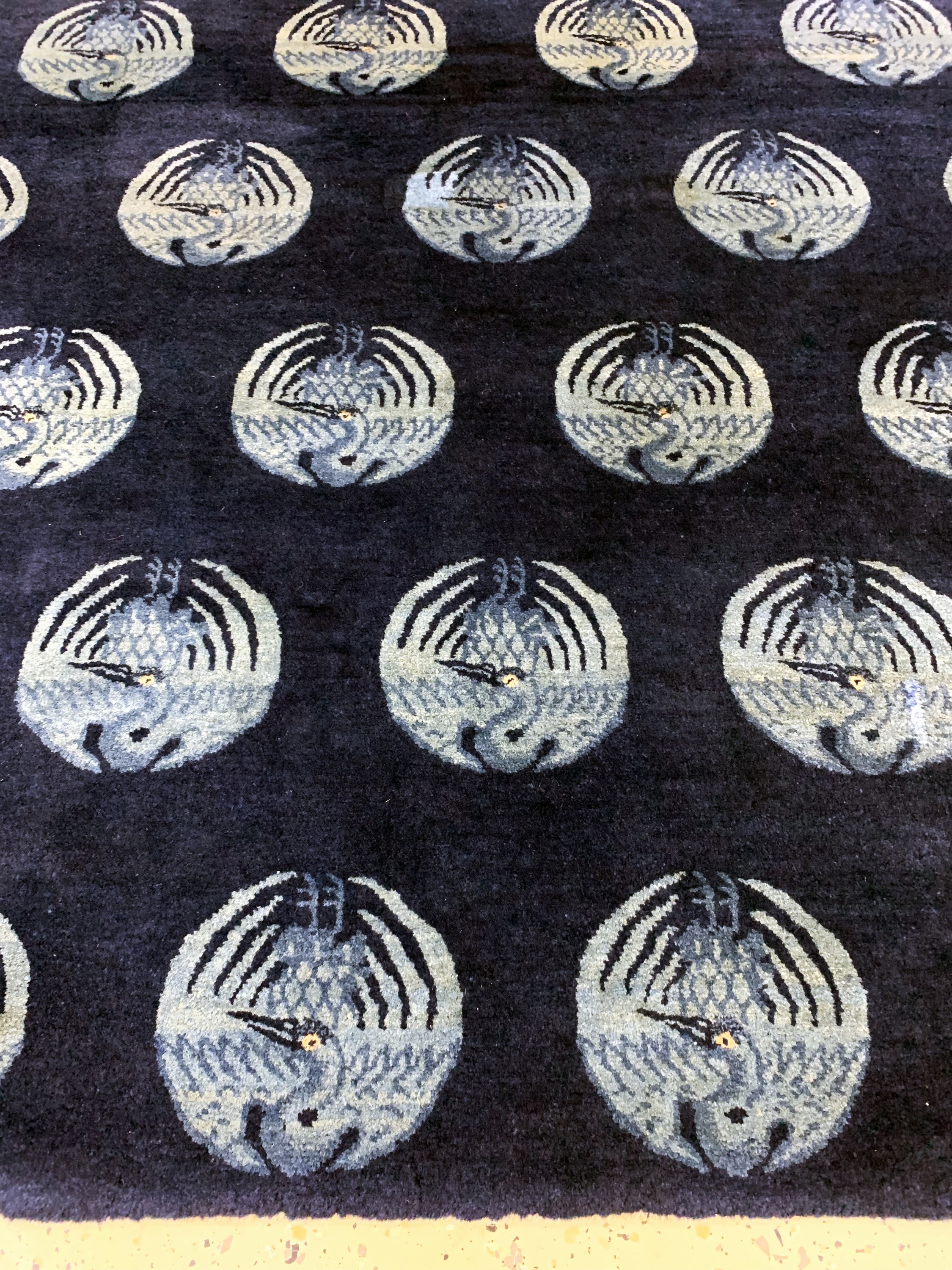 Detail c: Pao Tow"Kranich-Motiv"antik, China, um 1900, Wolle auf Baumwolle, ca. 120 x 130 cm, gereinigt, EHZ: 2, (kleine restaurierungen)