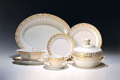 Image 26968907 - Speiseservice für 6 Personen, KPM Berlin, Modell Kurland, mit feinem Golddekor auf ...