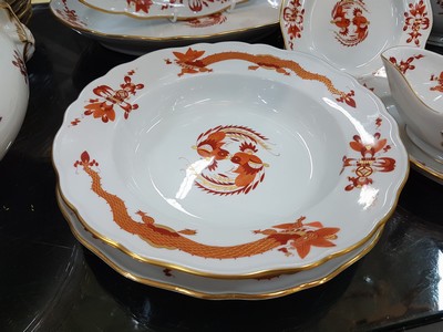 26968909b - Speiseservice, Meissen, 20. Jh., 1. Wahl, Dekor roter Hofdrache goldschattiert, 11 ...