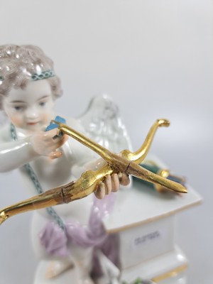26968920c - Porzellanfigur, Meissen, um 1890, Amor mit Pfeil und Bogen, Entwurf M.V. Acier, ...