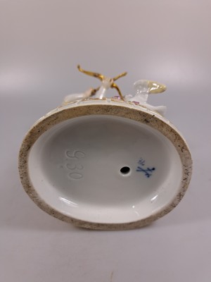 26968920j - Porzellanfigur, Meissen, um 1890, Amor mit Pfeil und Bogen, Entwurf M.V. Acier, ...