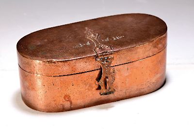 Image 26968941 - Ovale Deckeldose/Kupferdose, dat. 1661, getrieben, gestiftet, wohl 2. Hälfte 19. ...