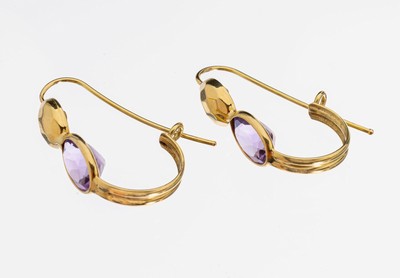 Image 26968964 - Paar 18 kt Gold Amethyst-Ohrgehänge, GG 750/000, 2 ovalfacett. Amethyste, L. ca. ...