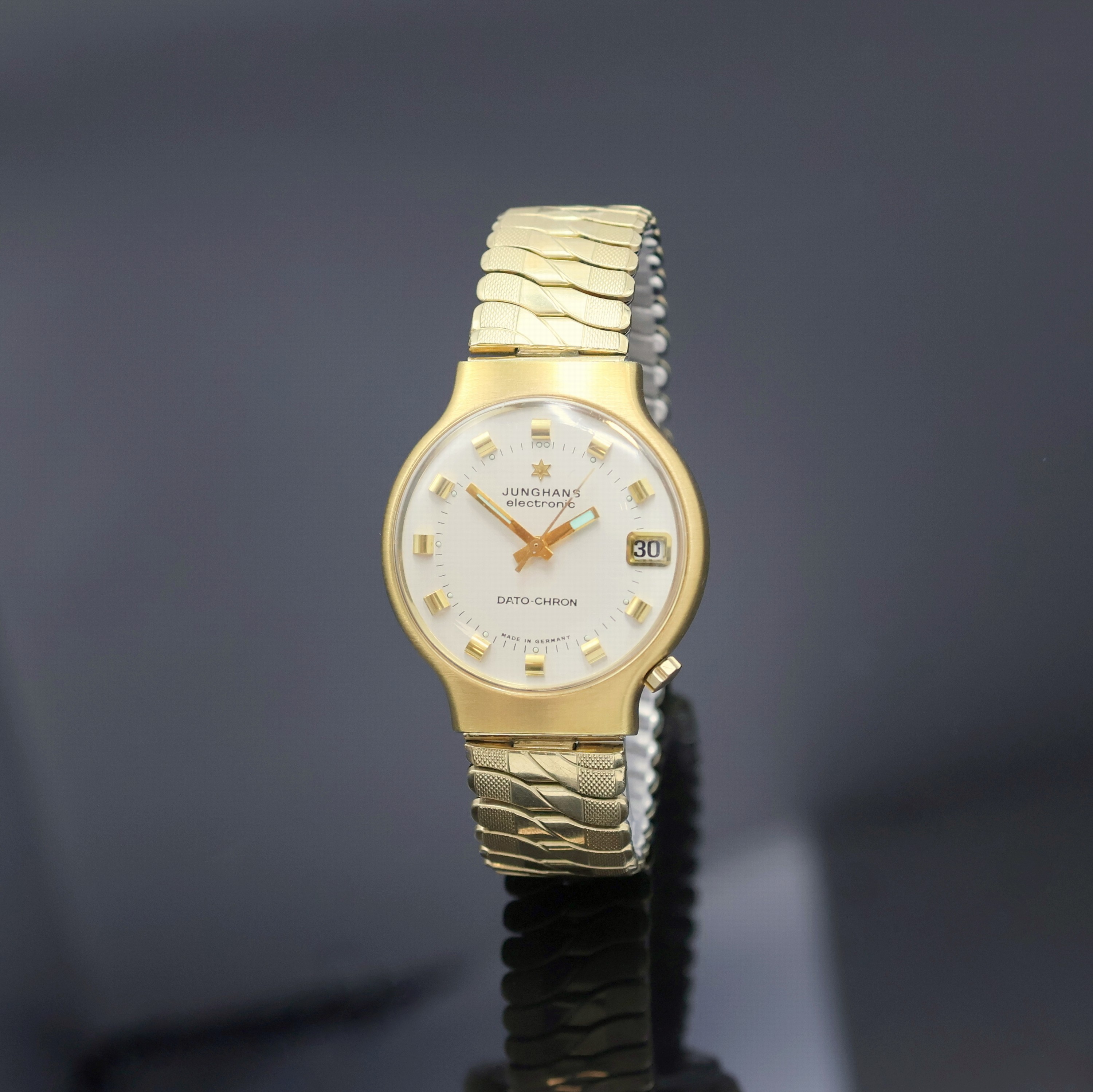 JUNGHANS Herrenarmbanduhr Electronic DATO- CHRON, Deutschland um 1970, Metall hartverg., an Elasto-Fixo Band, Zentralsek., Edelstahlboden verschr., ...