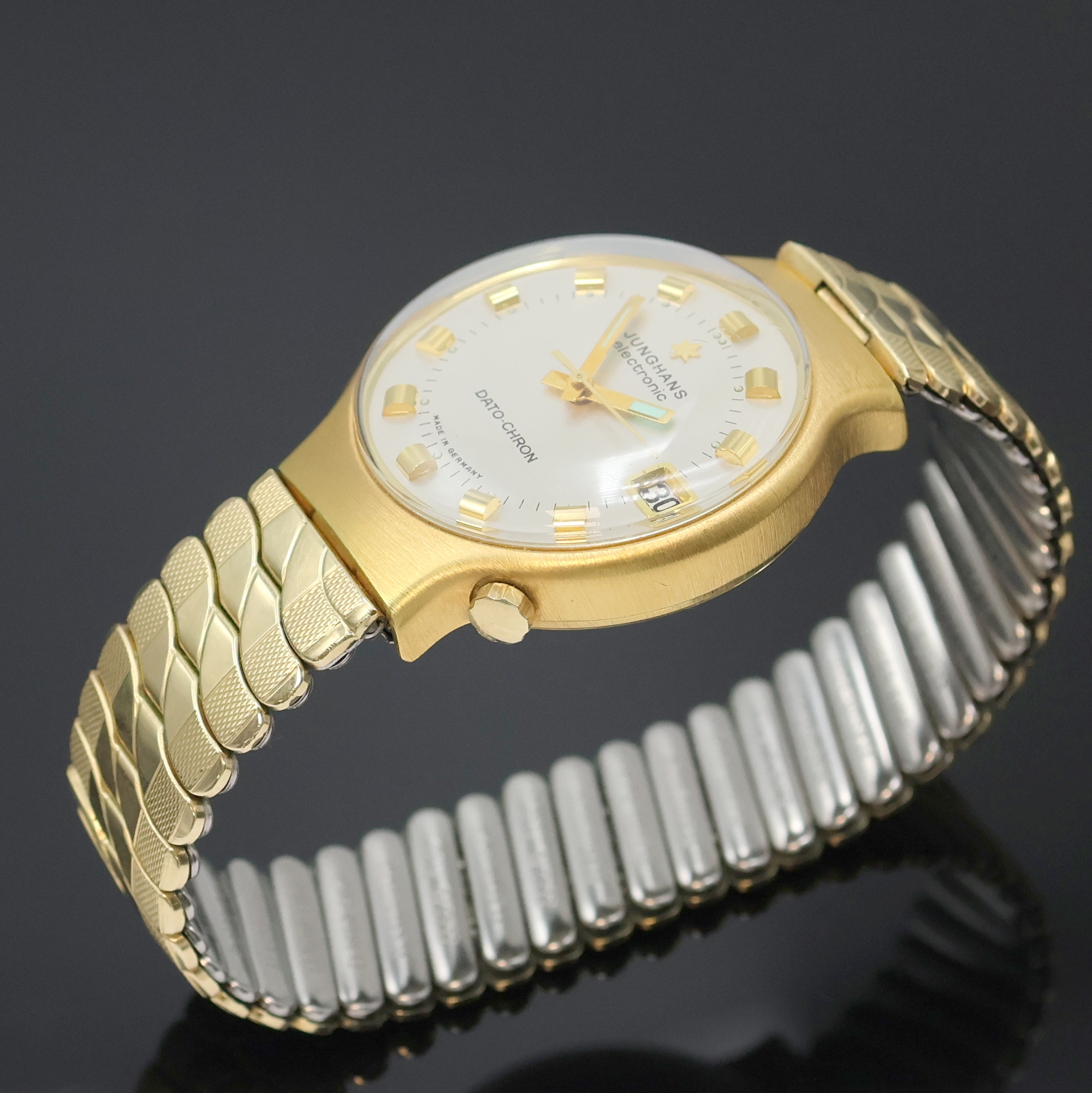 Detail b: JUNGHANS Herrenarmbanduhr Electronic DATO- CHRON, Deutschland um 1970, Metall hartverg., an Elasto-Fixo Band, Zentralsek., Edelstahlboden verschr., ...