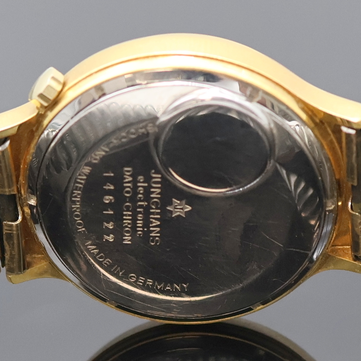 Detail c: JUNGHANS Herrenarmbanduhr Electronic DATO- CHRON, Deutschland um 1970, Metall hartverg., an Elasto-Fixo Band, Zentralsek., Edelstahlboden verschr., ...