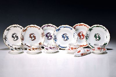 Image 26969039 - Mokkaservice, Meissen, erste Hälfte, 20. Jh., meist reicher Drachendekor, bunt, ...