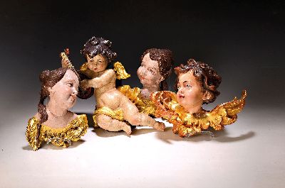 Image 26969198 - Drei Puttenköpfe und ein Putto mit Laute, süddeutsch, nach barockem Vorbild, ...