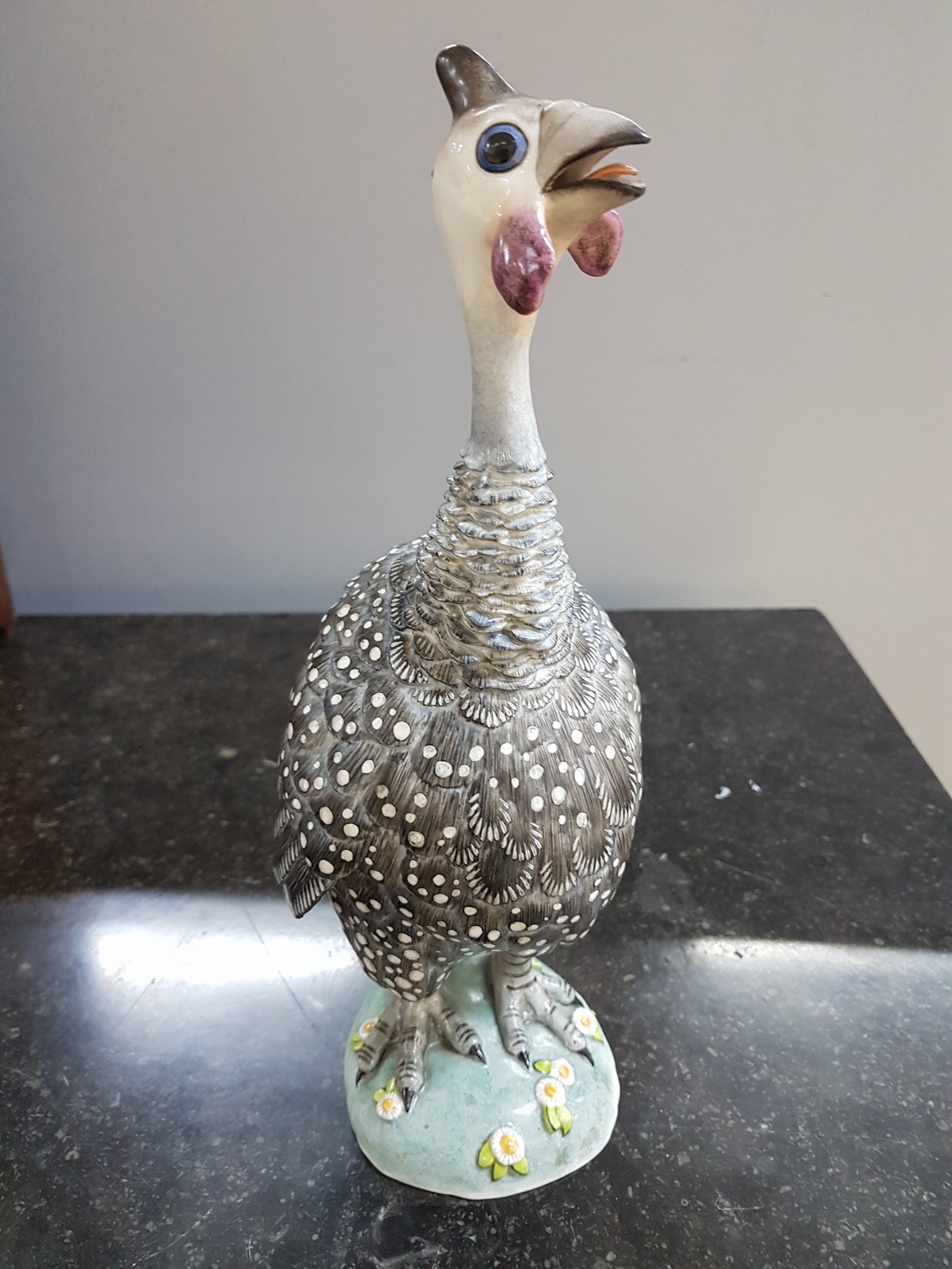 Detail c: Porzellanfigur, Nymphenburg, Entw. Entwurf Luise Teletzki-Scherf, um 1900, Ausformung wohl 1930er Jahre, , Darstellung eines Perlhuhns, bunt ...