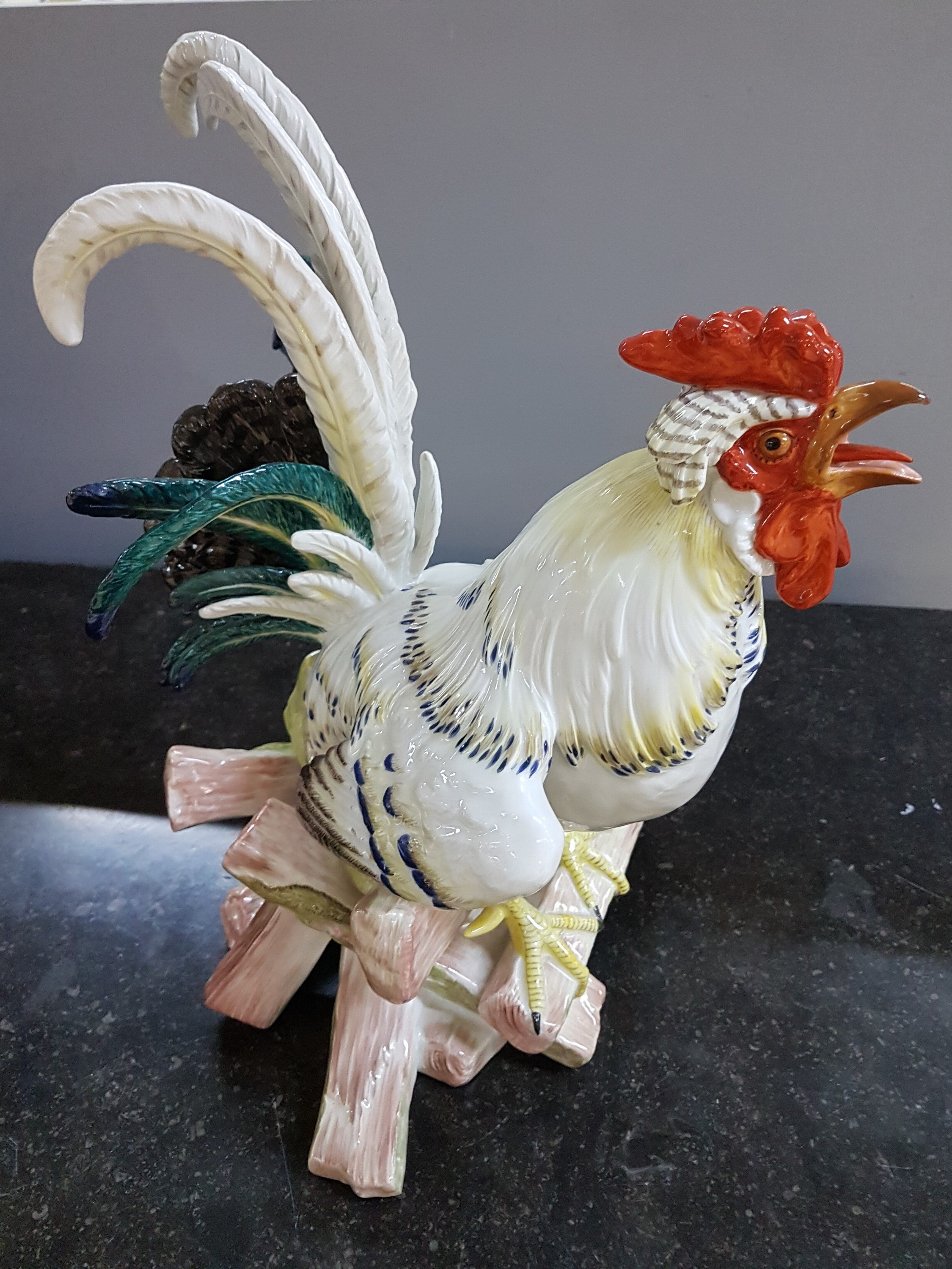 Detail r: Große Porzellanfigur, Meissen, um 1900, Entwurf J.J. Kaendler 1741, Haushahn auf Holzstoss, reich bunt bemalt, eine Schwanzfeder fehlt, H. ca. 40cm, ...