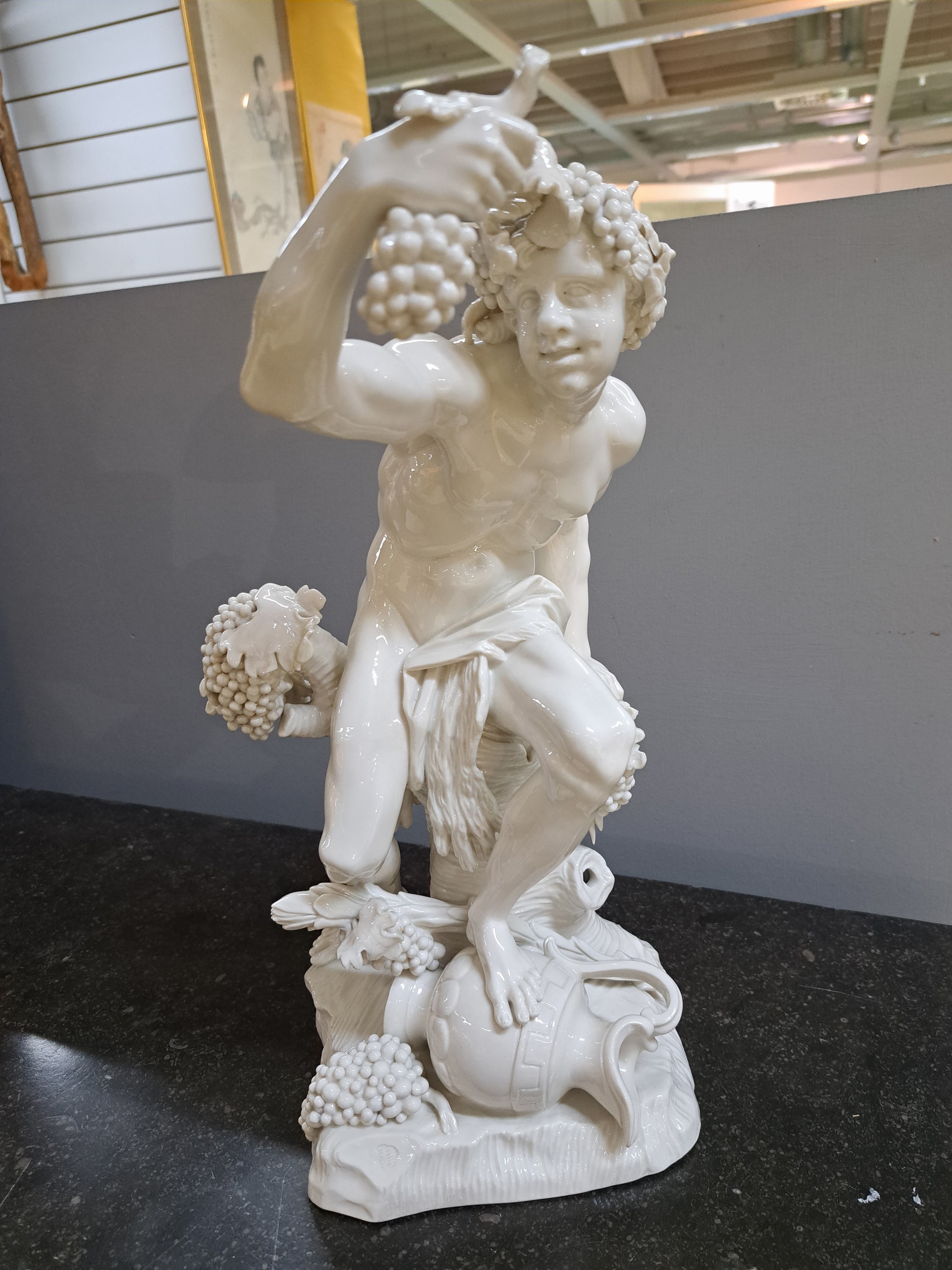 Detail a: 3 große Porzellanfiguren, Nymphenburg, um 1900, weiß, Darstellung der Jahreszeiten Frühling, Sommer und Herbst, durch Allegorien der Göttin ...