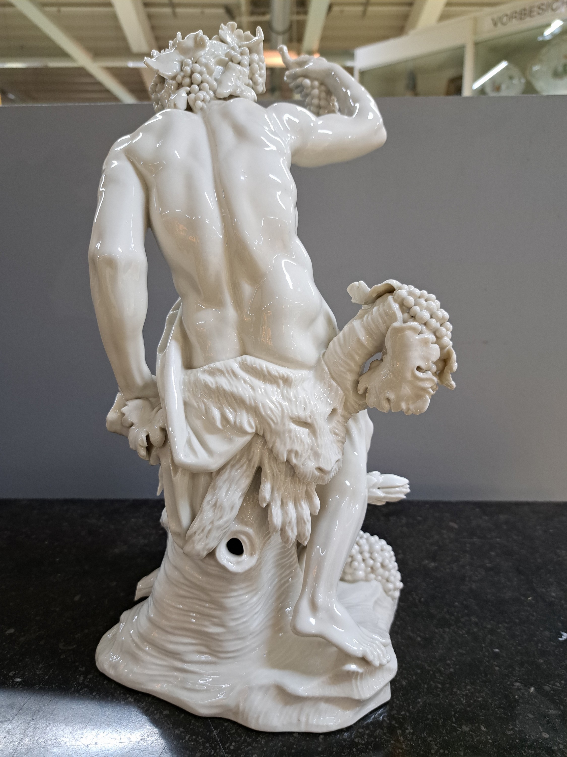 Detail c: 3 große Porzellanfiguren, Nymphenburg, um 1900, weiß, Darstellung der Jahreszeiten Frühling, Sommer und Herbst, durch Allegorien der Göttin ...