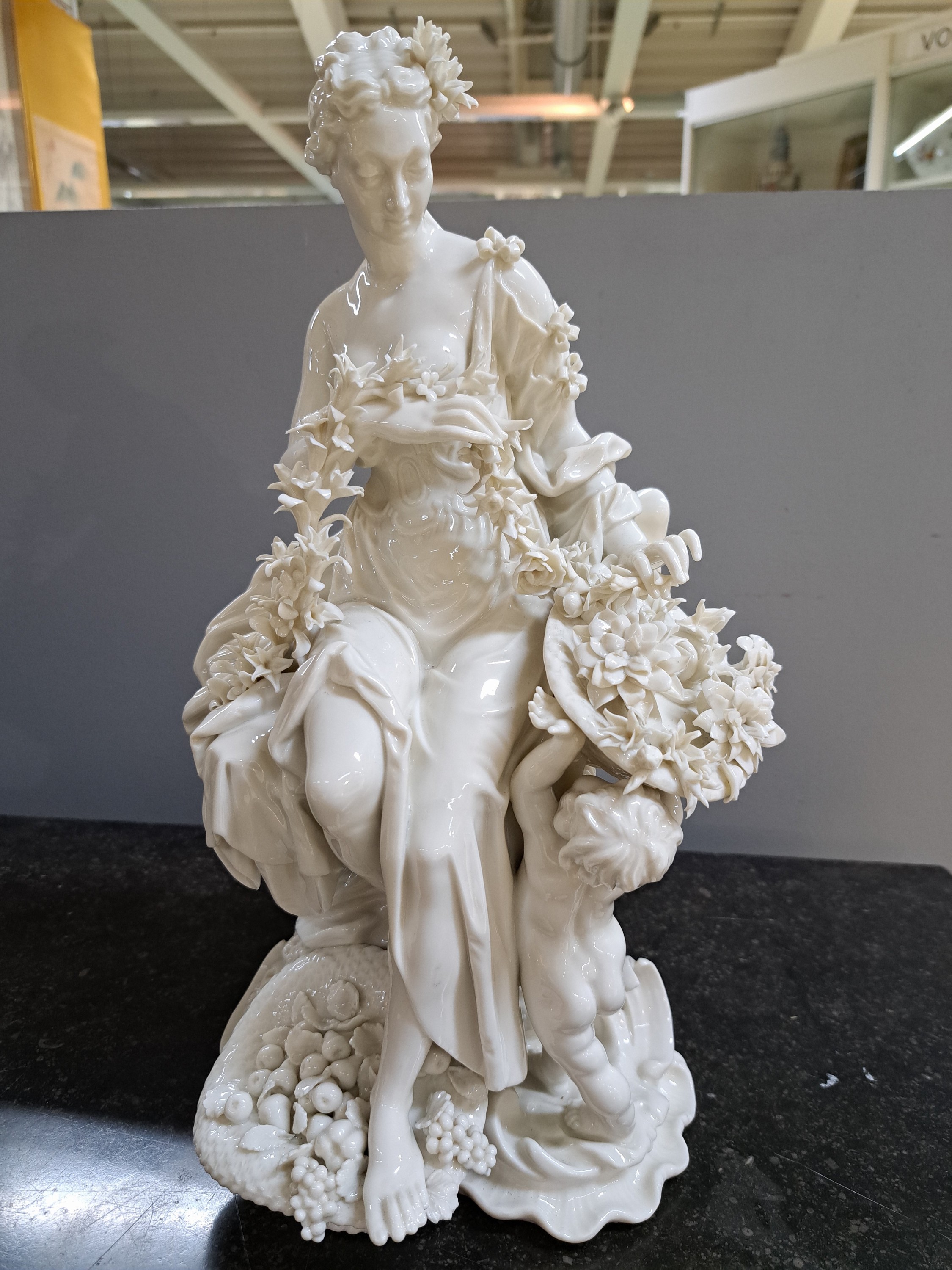 Detail f: 3 große Porzellanfiguren, Nymphenburg, um 1900, weiß, Darstellung der Jahreszeiten Frühling, Sommer und Herbst, durch Allegorien der Göttin ...