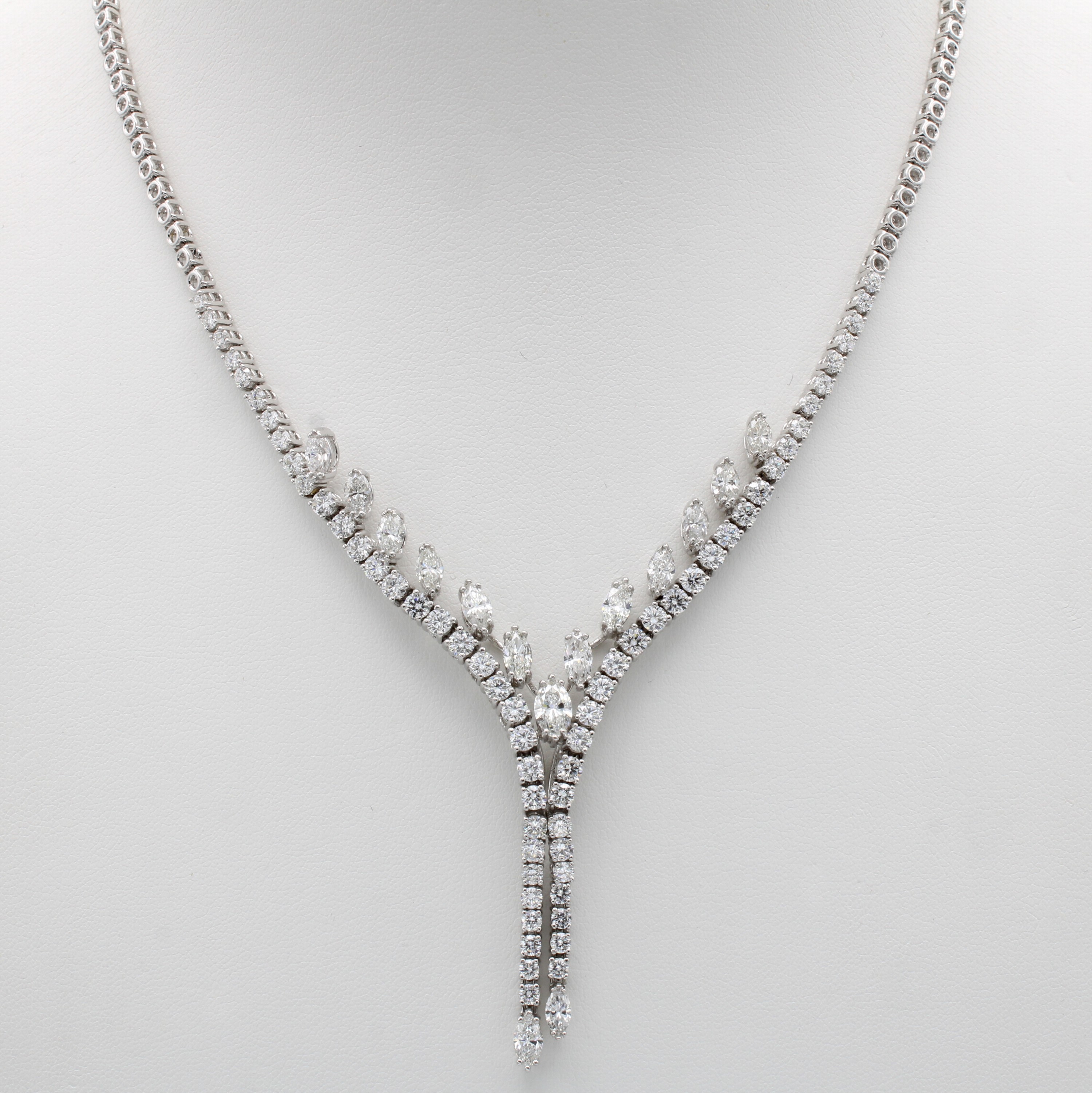 Image 26969374 - Y-Collier mit Diamanten und Brillanten, WG 750/000, 15 Diamantnavettes und 63 Brill. ...