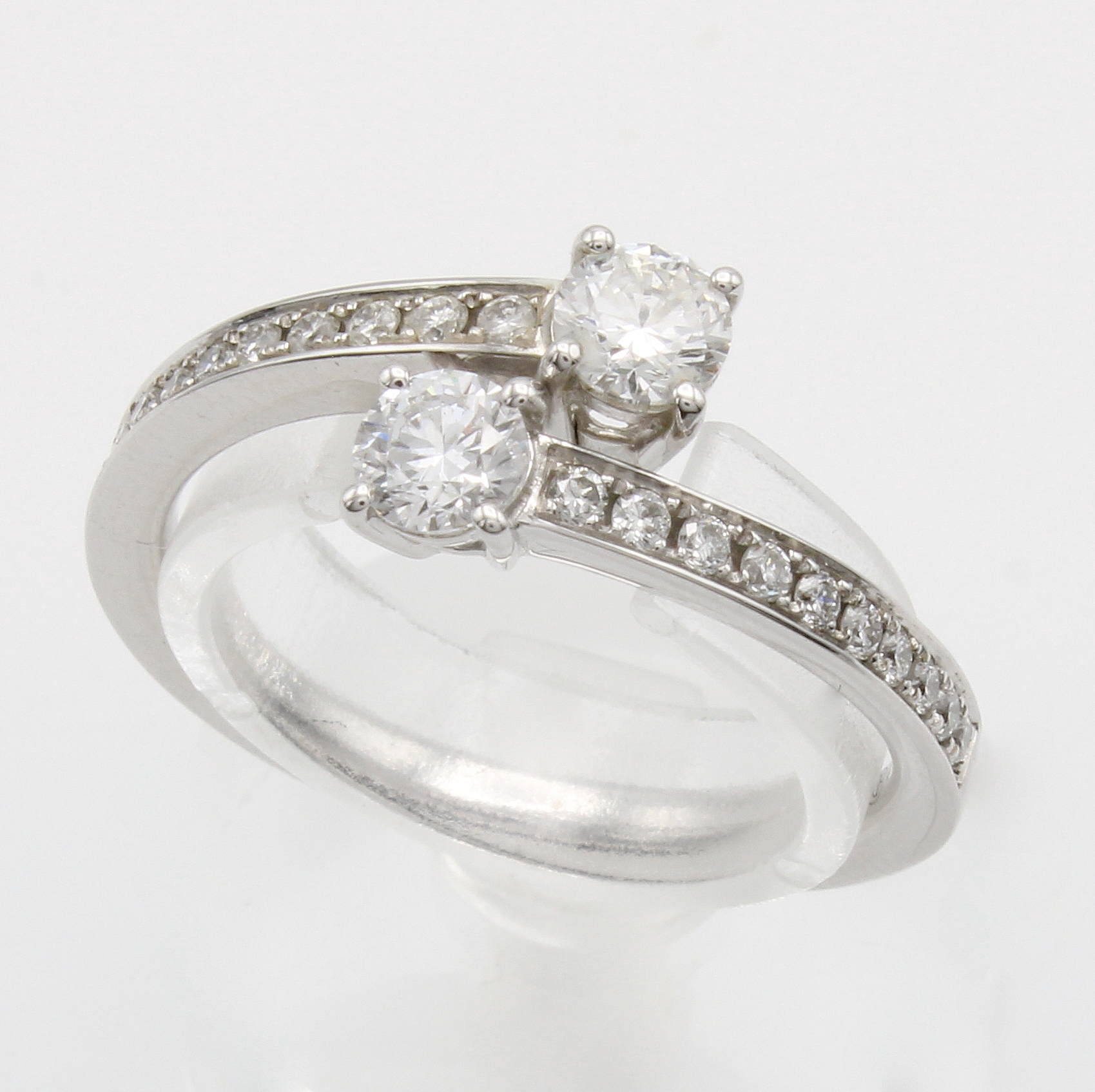 Image 26969377 - Ring mit Brillanten, WG 750/000, 2 Brill. zus. ca. 0.43 ct und 20 Brill. zus. ca. 0.19 ...