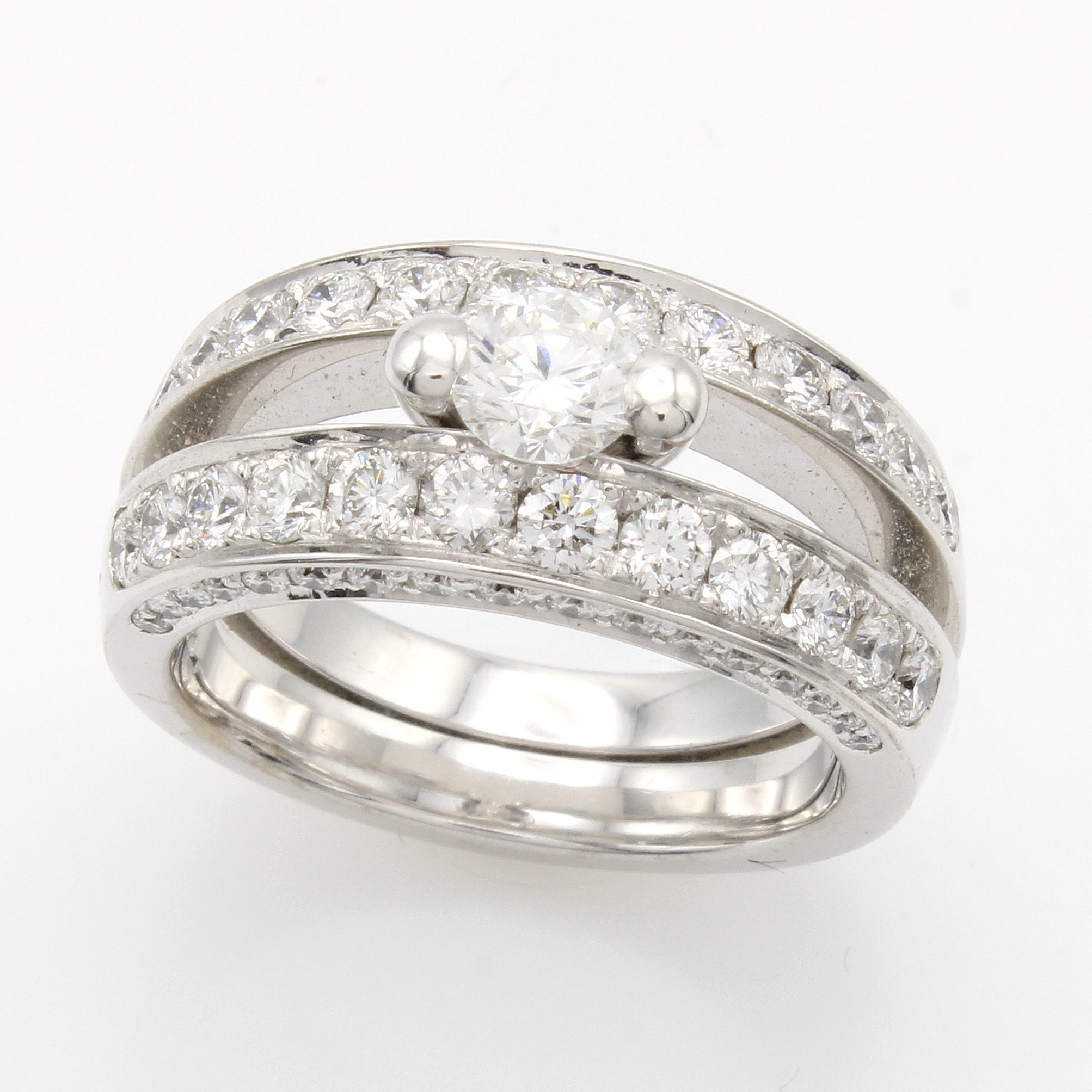 Image 26969395 - Massiver Ring mit Brillanten, WG 750/000, Mittelstein ca. 0.42 ct und 58 Brill. zus. ca. ...