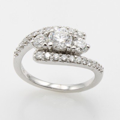 Image 26969371 - Ring mit Brillanten, WG 750/000, 1 Brill. ca. 0.59 ct hochfeines Weiß(E)/si1, 2 ...