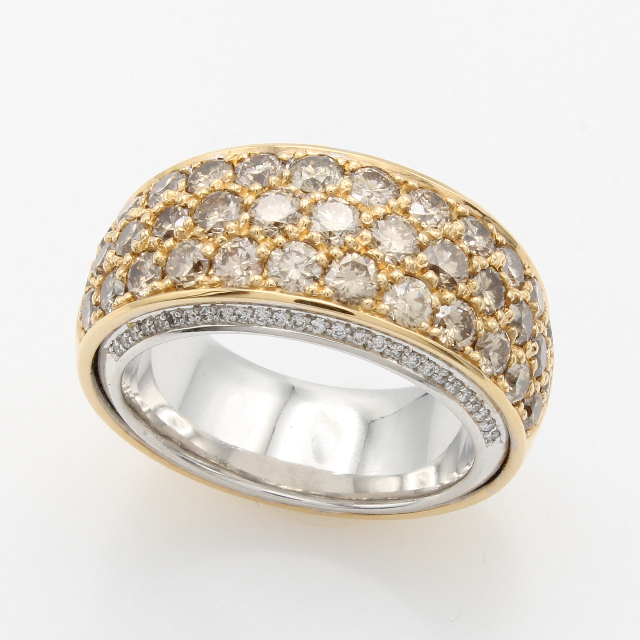 Image 26969409 - Massiver Ring mit Brillanten, RoséG/WG 750/ 000, 37 Brill. zus. ca. 2.74 ct ...