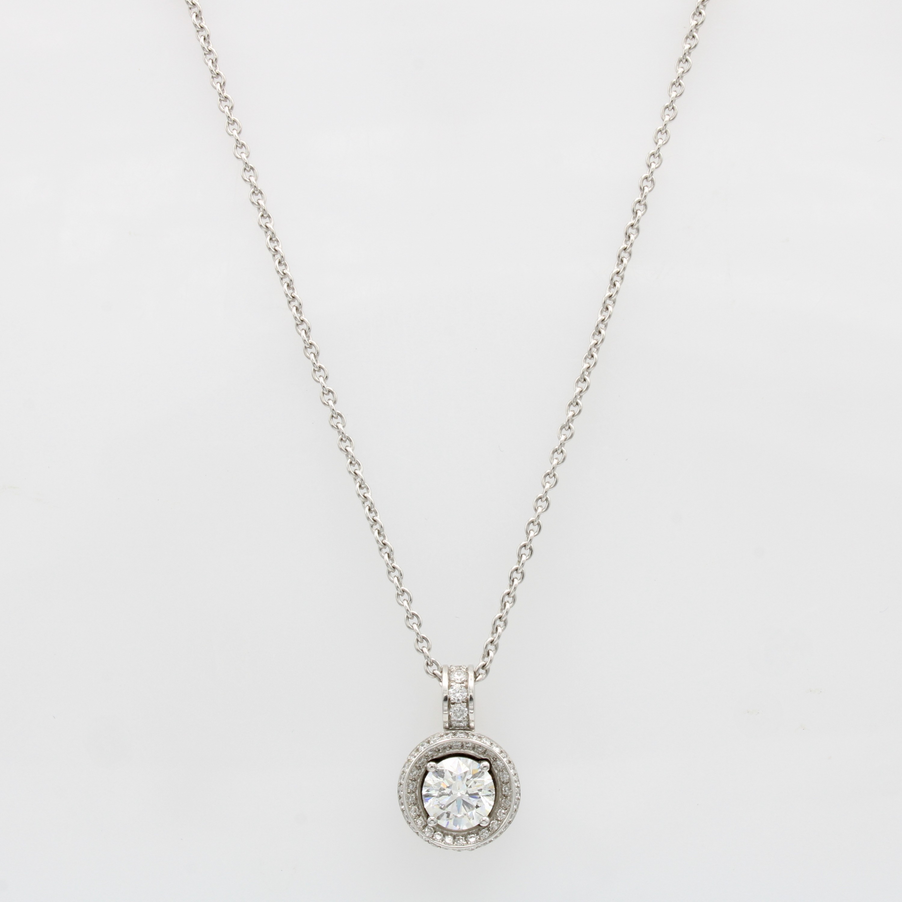 Image 26969411 - Anhänger mit Brillanten an Kette, WG 750/000, mittig gef. Brill. ca. 1.02 ct feines ...