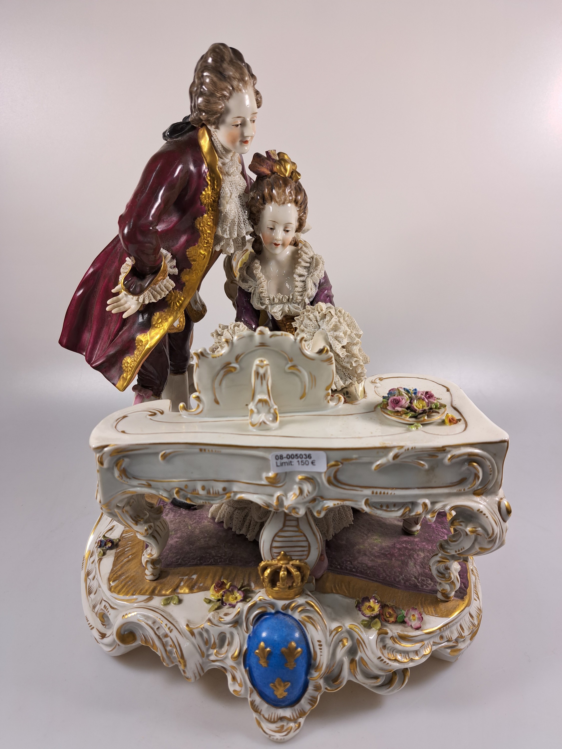 Detail a: Große Porzellanfigurengruppe, Aelteste Volkstedt, um 1910-20, Herr und Dame am Cembalo, bunt bemalt, reiche Goldstaffage, best., H. ca. 33cm