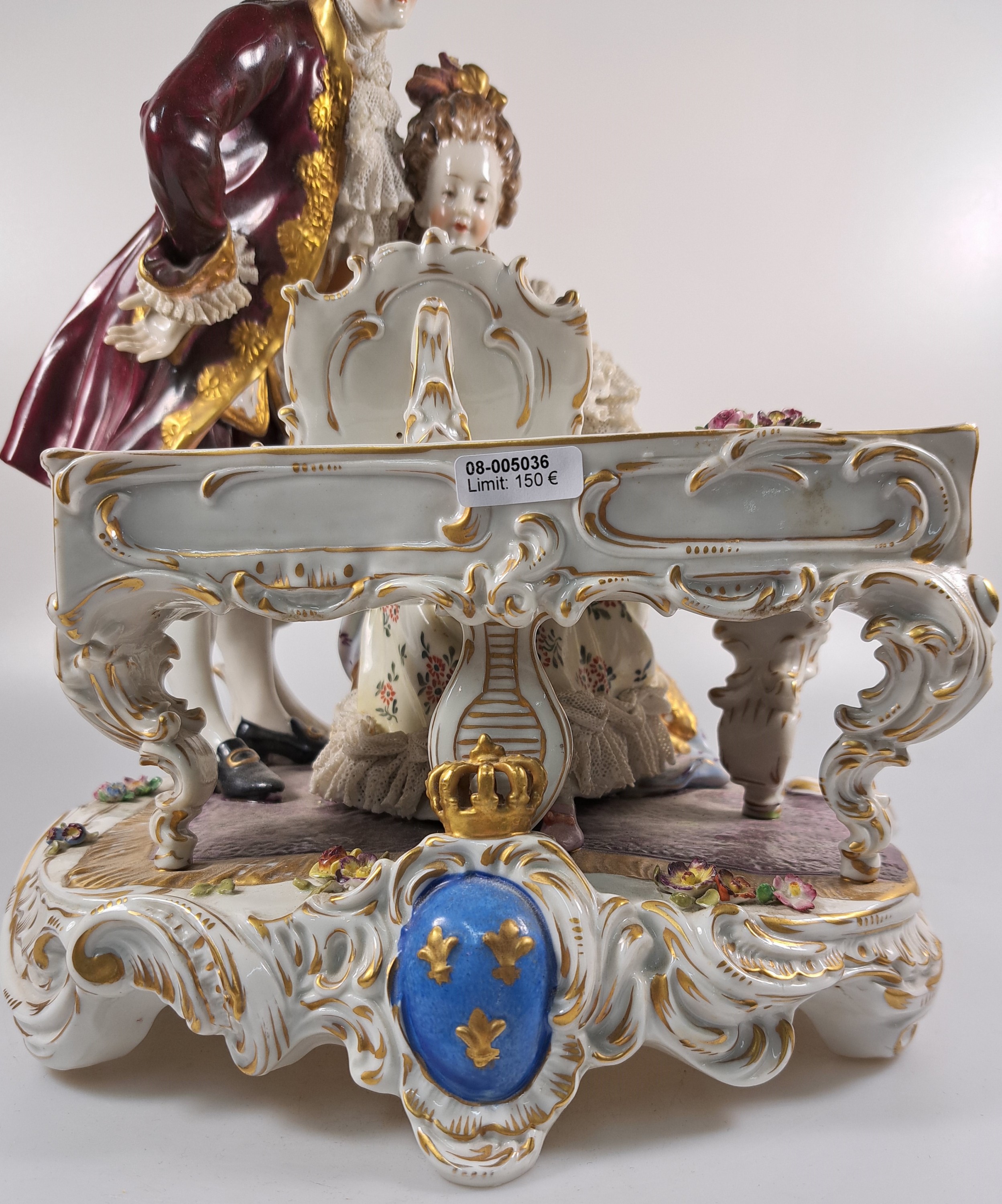 Detail b: Große Porzellanfigurengruppe, Aelteste Volkstedt, um 1910-20, Herr und Dame am Cembalo, bunt bemalt, reiche Goldstaffage, best., H. ca. 33cm