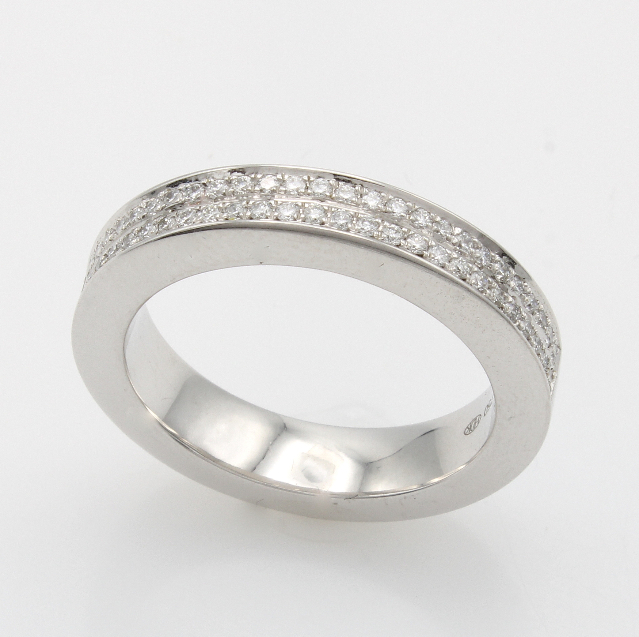 Image 26969429 - Massiver Ring mit Brillanten, WG 750/000, 54 Brill. in 2 Reihen gefaßt zus. ca. 0.43 ct ...