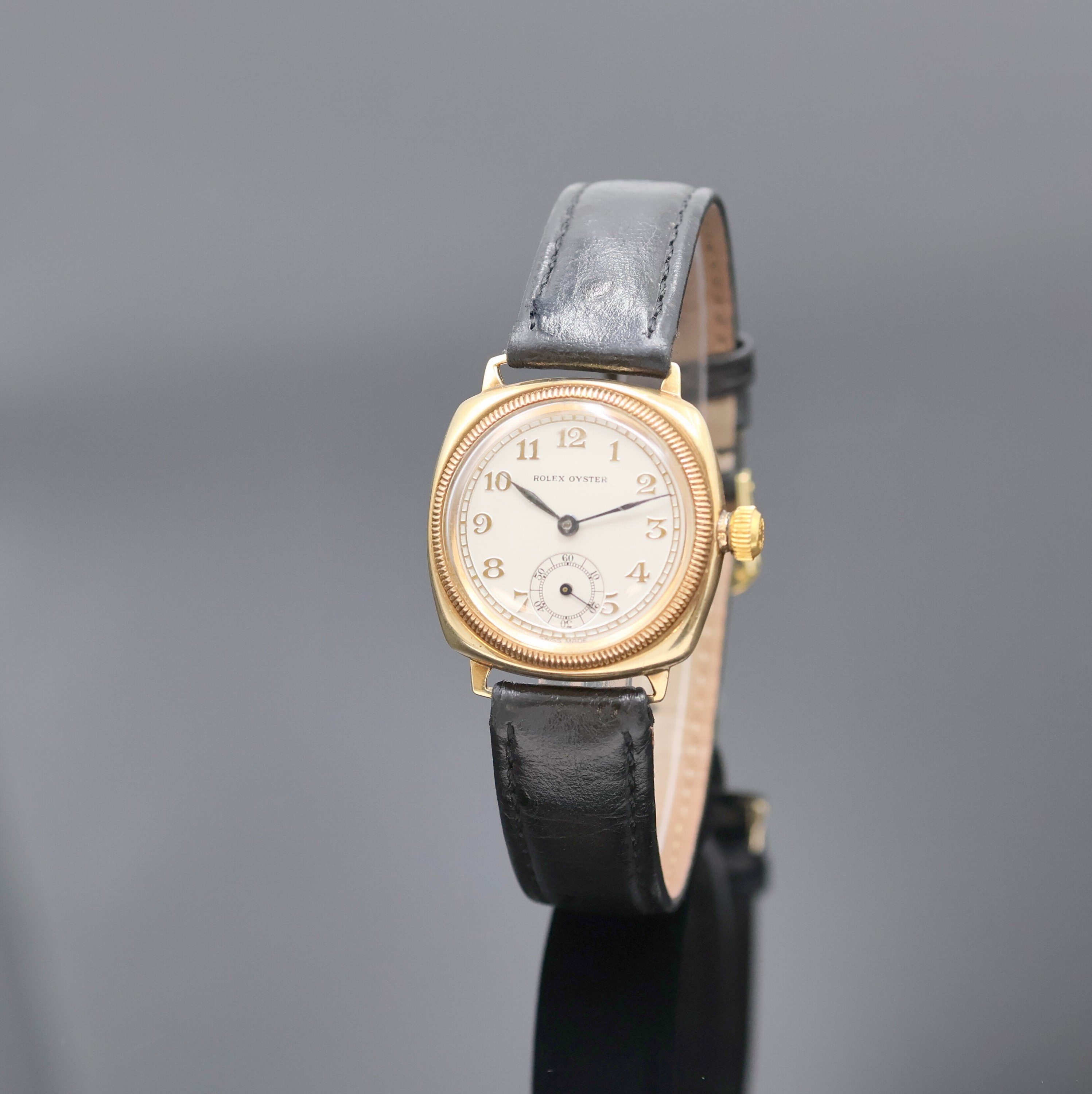 ROLEX "Kanalschwimmer" Armbanduhr in RG 375/000 Referenz 2941, Schweiz um 1938, Handaufzug, kissenförmiges Geh. m. geriffelter Lünette, ...