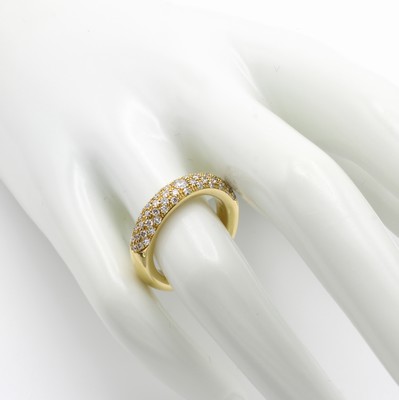 26969419a - Ring mit Brillanten, GG 750/000, 59 Brill. zus. ca. 0.90 ct feines Weiß/si, RW ca. ...