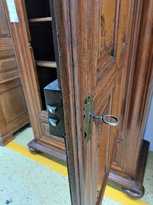 26969438g - Barock Schrank, wohl Frankreich, 18.Jh., Eiche massiv, eintürig, kassettiert, eine ...