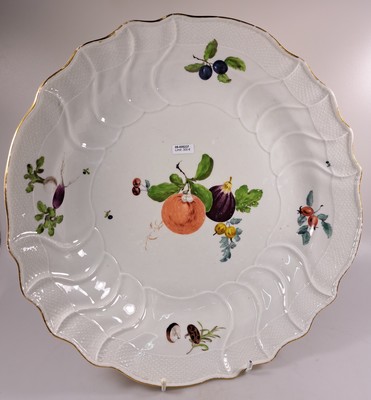 26969448a - Große runde Platte, Meissen, 1750, Porzellan, Neu-Ozier, Früchtedekor, ...