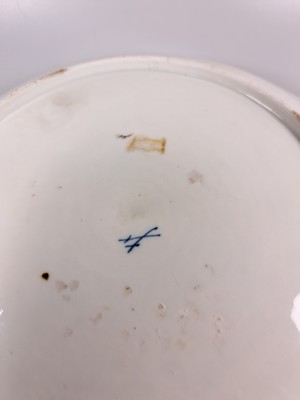 26969448h - Große runde Platte, Meissen, 1750, Porzellan, Neu-Ozier, Früchtedekor, ...