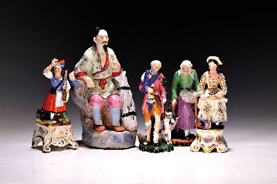 Image 26969457 - 5 versch. Porzellanfiguren, 19. Jh. und Anfang 20. Jh., China, Bauer mit Pfeife, H. ca. ...
