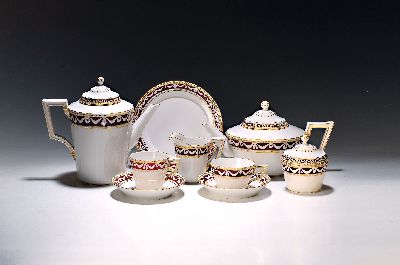 Image 26969458 - Umfangreiches Kaffee- und Teeservice, KPM, Kurland, klassizistischer Schleifendekor ...