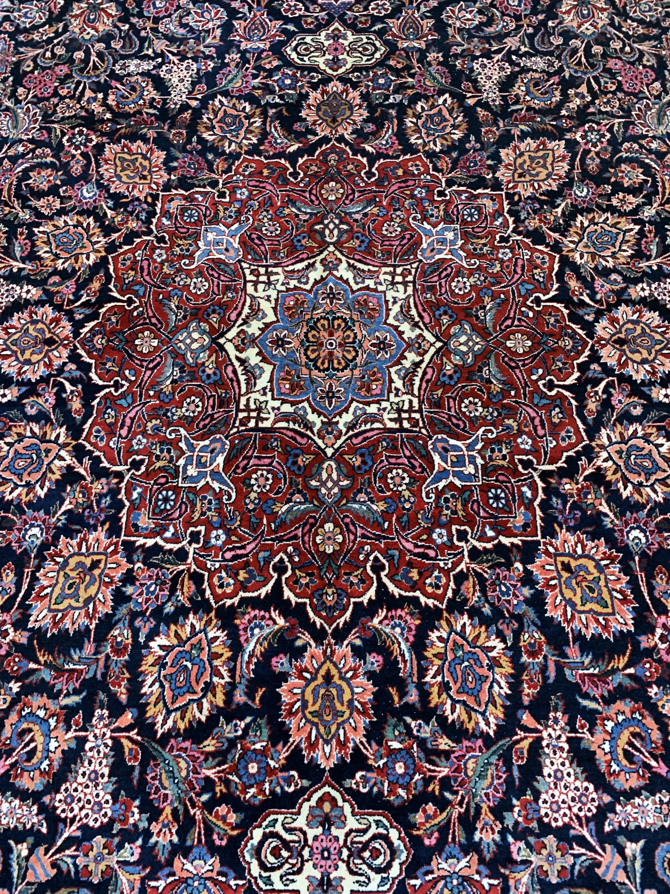 Detail e: Keschan alt fein Persien, signiert"Mousawian", Anfang 20.Jhd, Wolle auf Baumwolle, ca. 445 x 314 cm, EHZ: 2