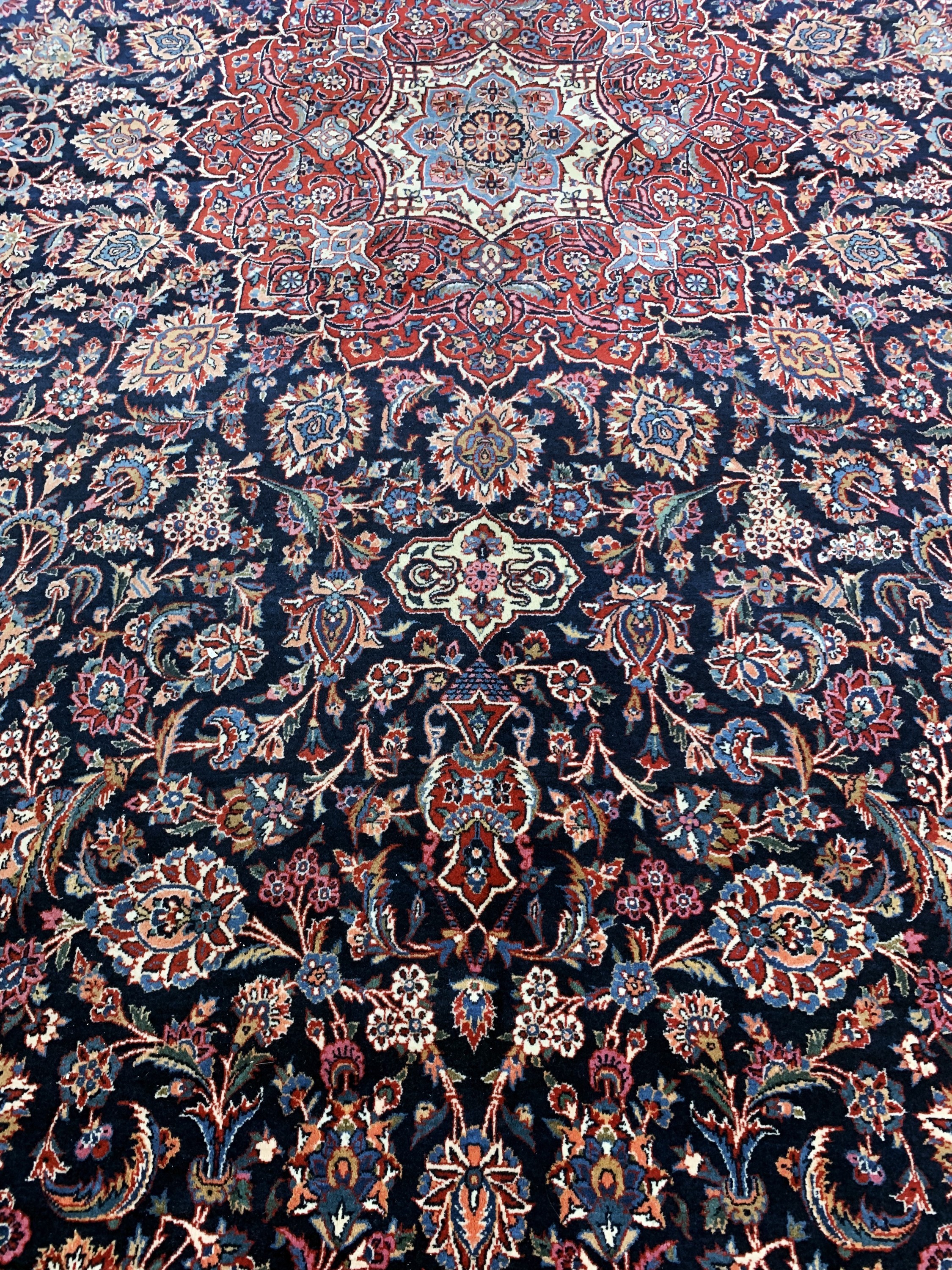 Detail j: Keschan alt fein Persien, signiert"Mousawian", Anfang 20.Jhd, Wolle auf Baumwolle, ca. 445 x 314 cm, EHZ: 2
