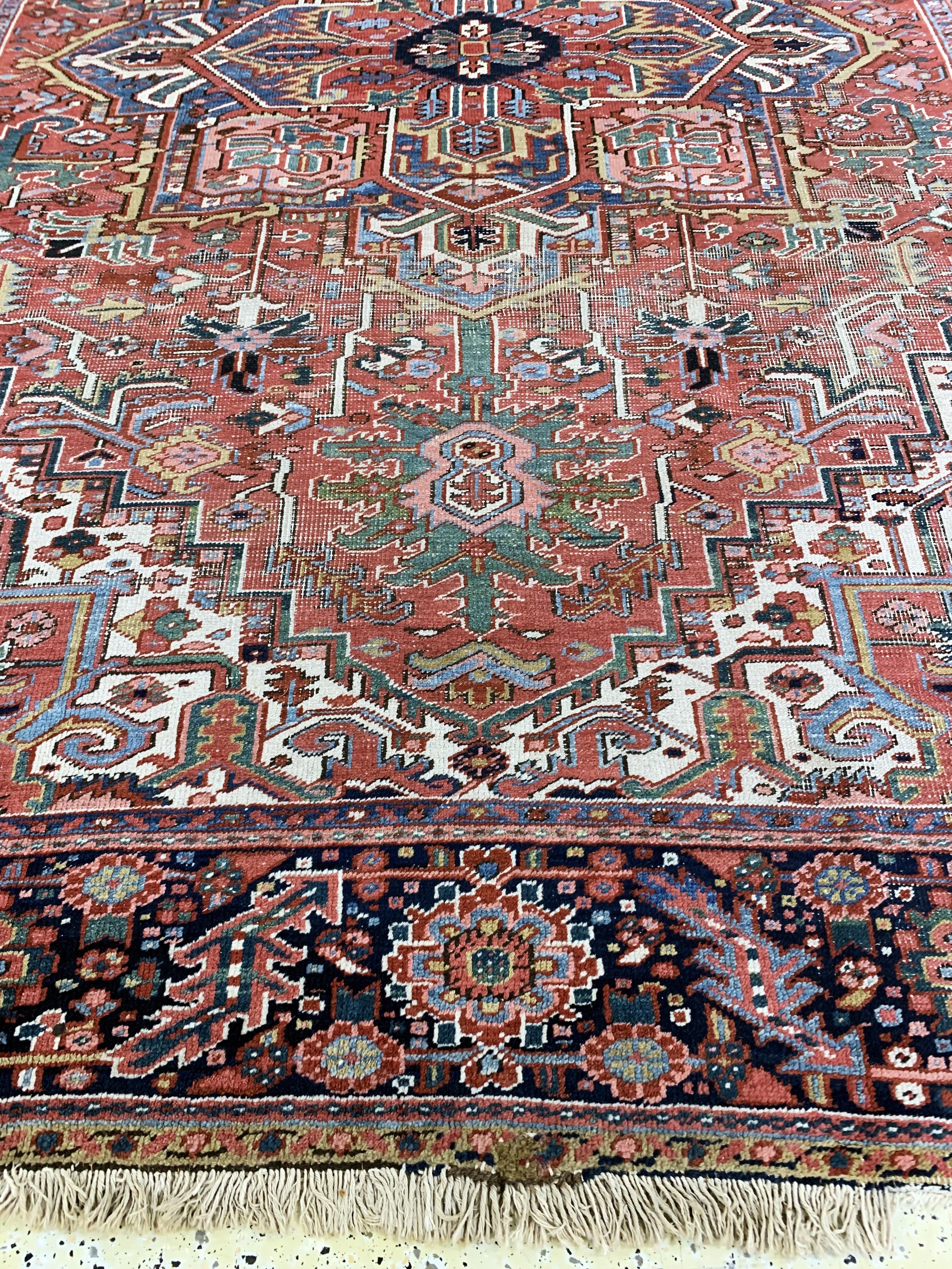Detail e: Heriz alt, Persien, Anfang 20.Jhd, Wolle auf Baumwolle, ca. 340 x 240 cm, EHZ: 3