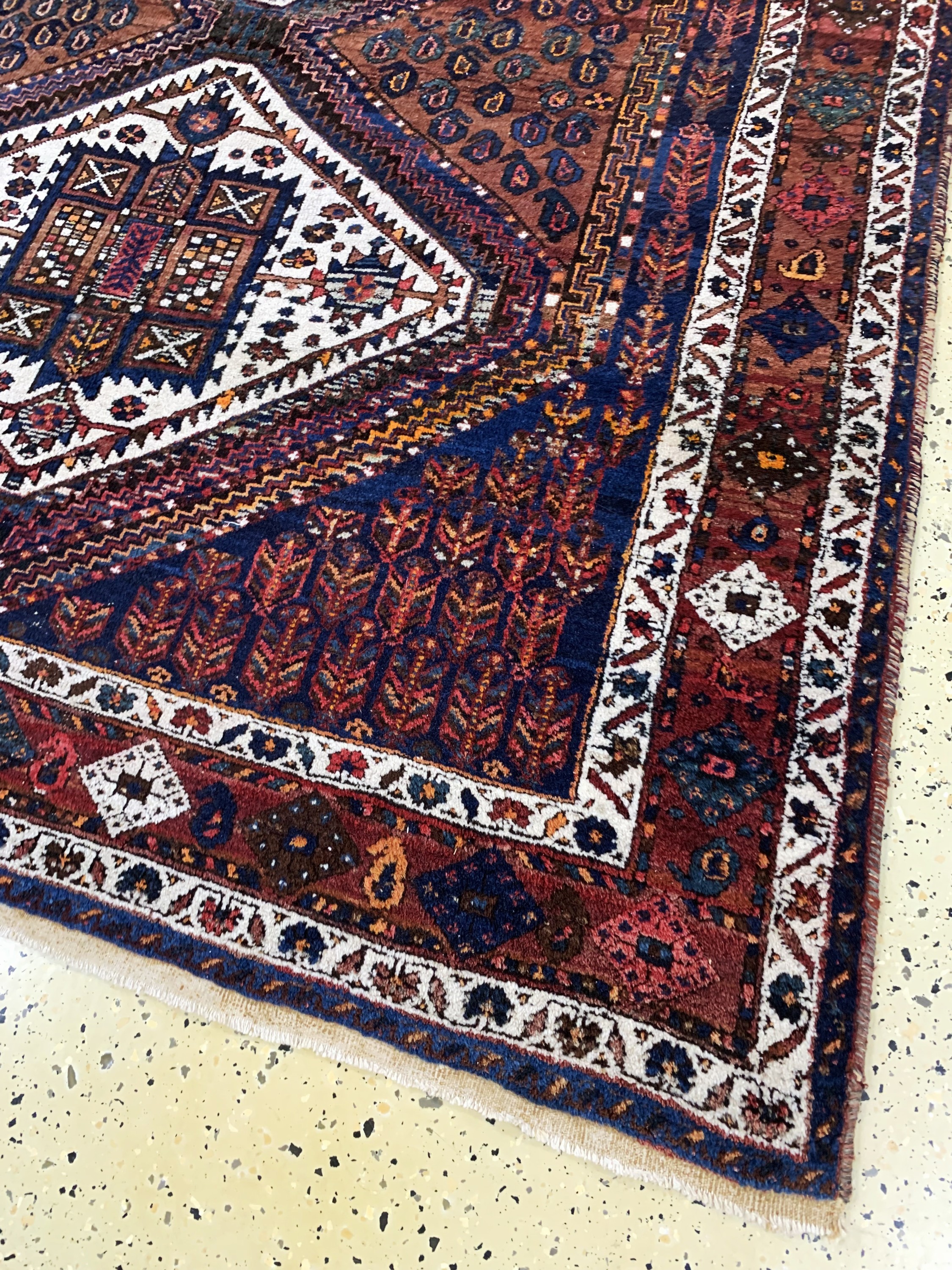 Detail a: Afschar alt, Persien, Mitte 20.Jhd, Wolle auf Baumwolle, ca. 200 x 157 cm, EHZ: 2-3