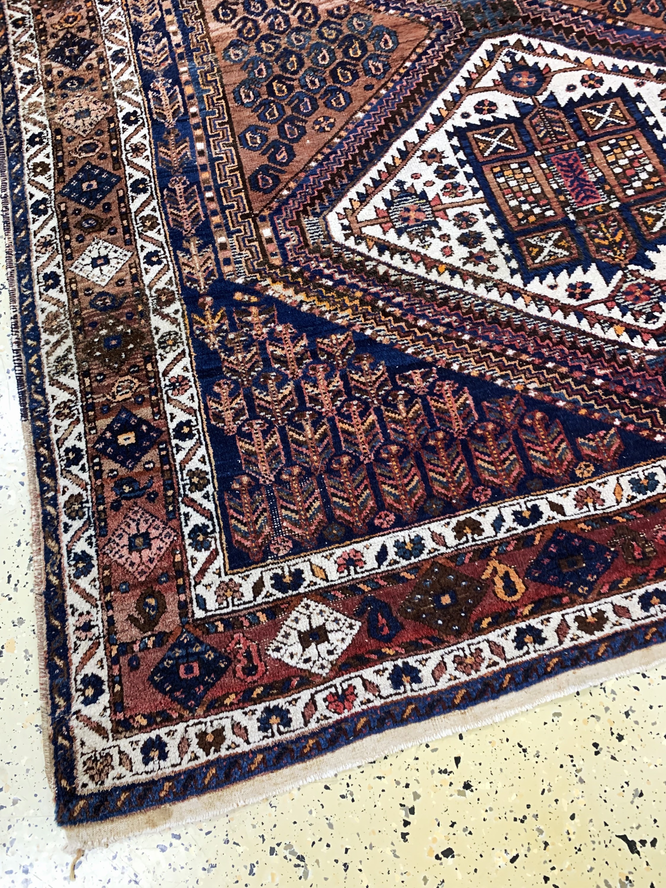 Detail b: Afschar alt, Persien, Mitte 20.Jhd, Wolle auf Baumwolle, ca. 200 x 157 cm, EHZ: 2-3