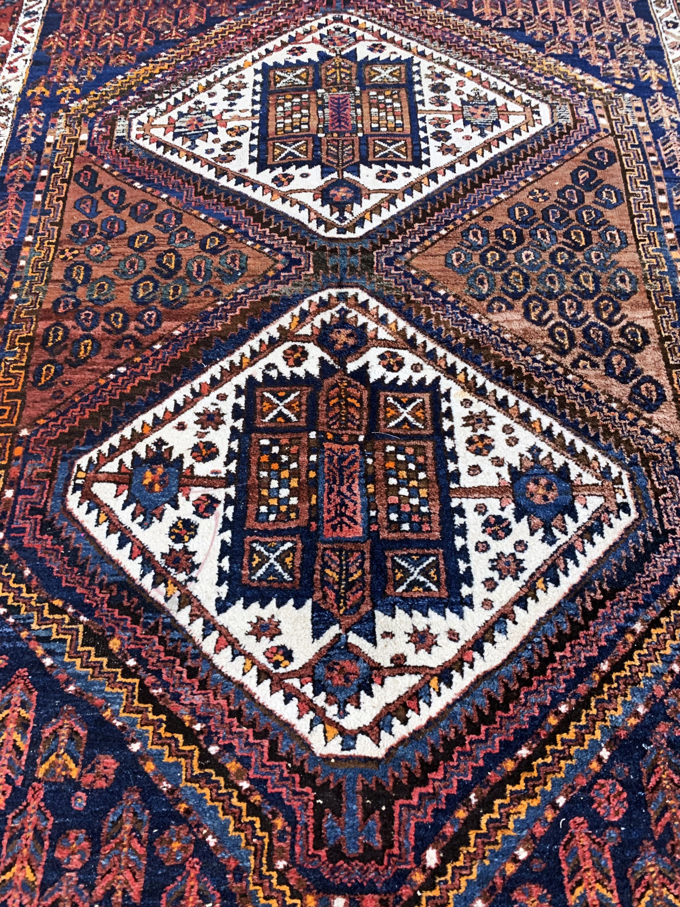 Detail e: Afschar alt, Persien, Mitte 20.Jhd, Wolle auf Baumwolle, ca. 200 x 157 cm, EHZ: 2-3