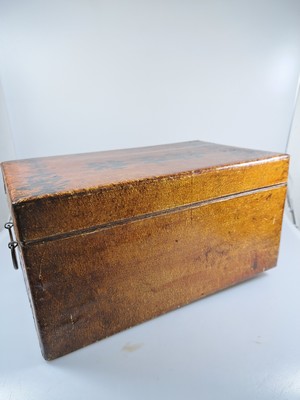 26969506h - Deckelschatulle und 2 Lackdosen, China, um 1900, Schatulle Holz mit Papierbezug, mit ...