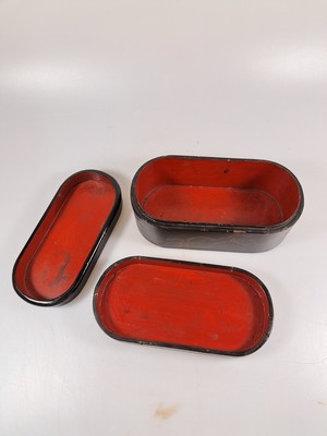 26969506r - Deckelschatulle und 2 Lackdosen, China, um 1900, Schatulle Holz mit Papierbezug, mit ...