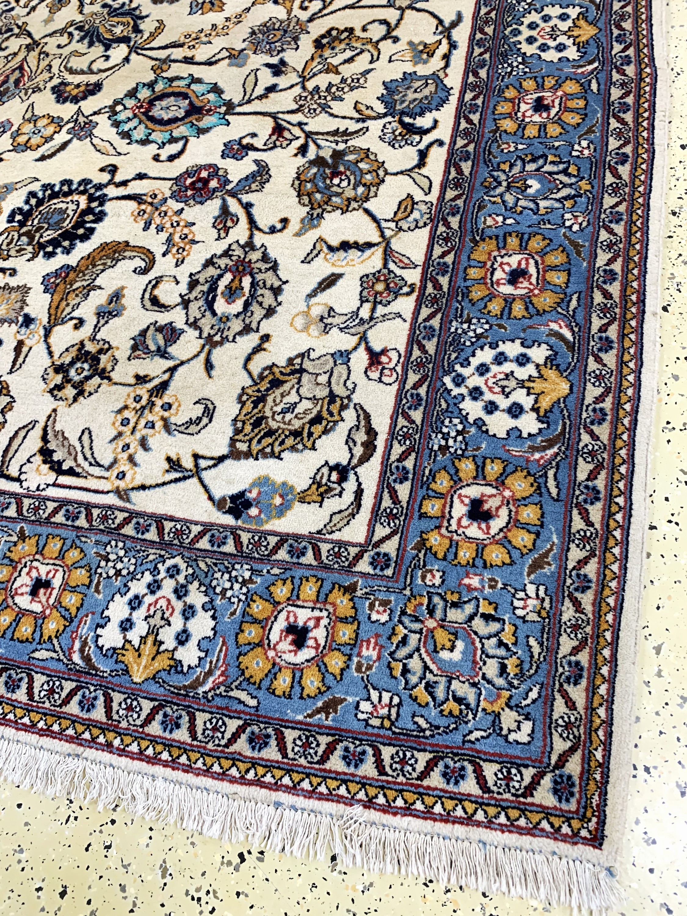 Detail a: Ghom alt, Persien, Mitte 20.Jhd, Wolle mit Seide, ca. 330 x 230 cm, Reinigungsbedürftig, EHZ: 2-3