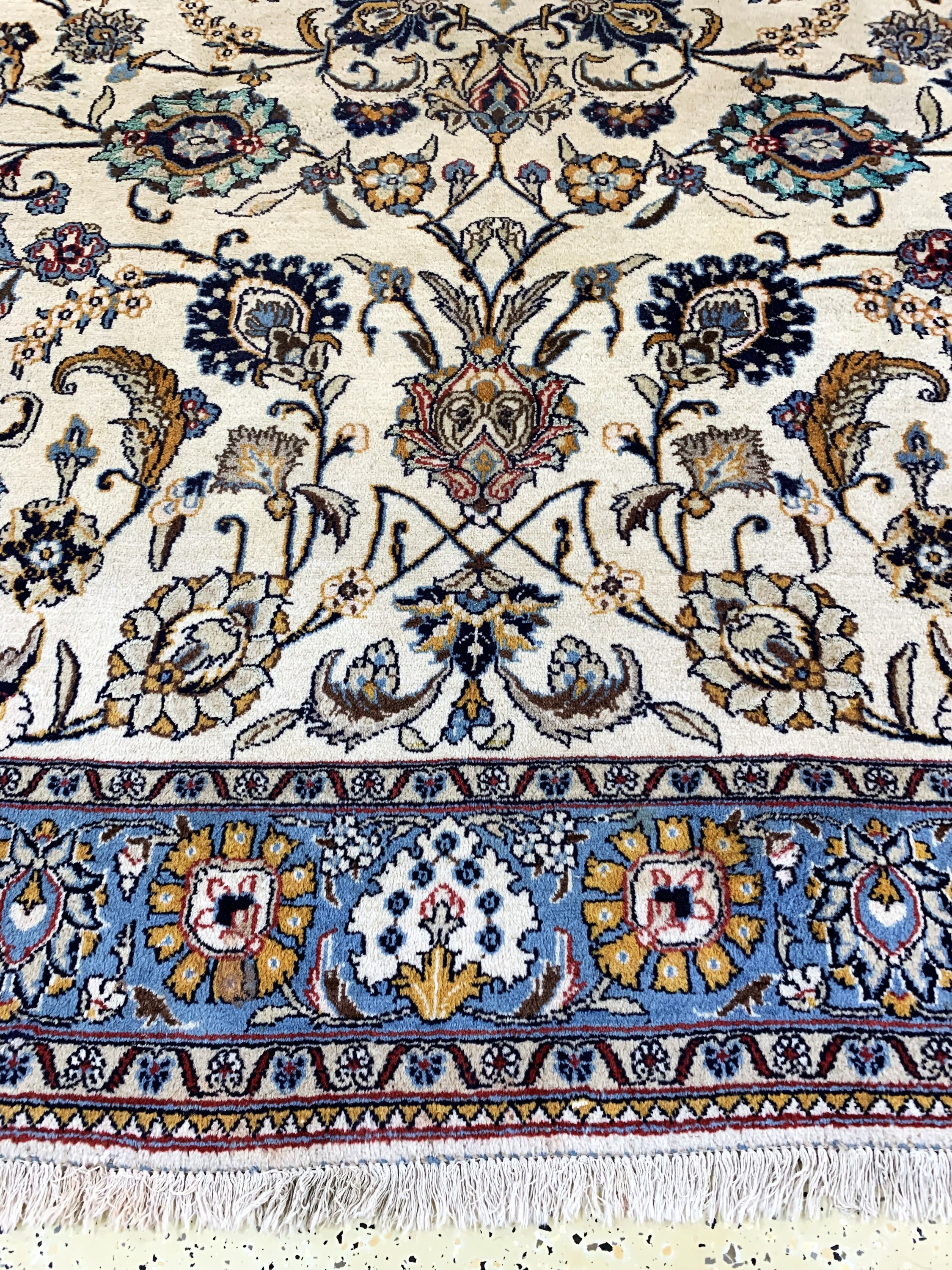 Detail b: Ghom alt, Persien, Mitte 20.Jhd, Wolle mit Seide, ca. 330 x 230 cm, Reinigungsbedürftig, EHZ: 2-3